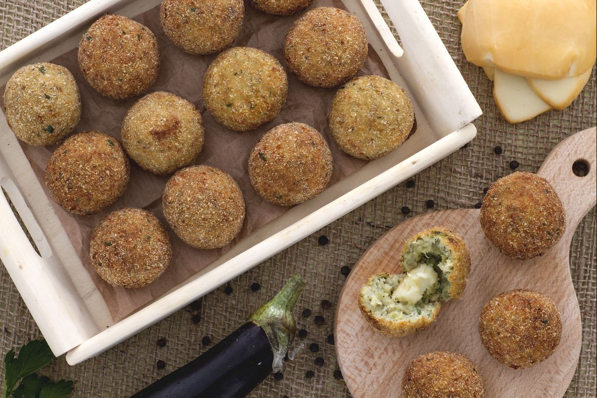 Auberginenbällchen mit Scamorza-Kern