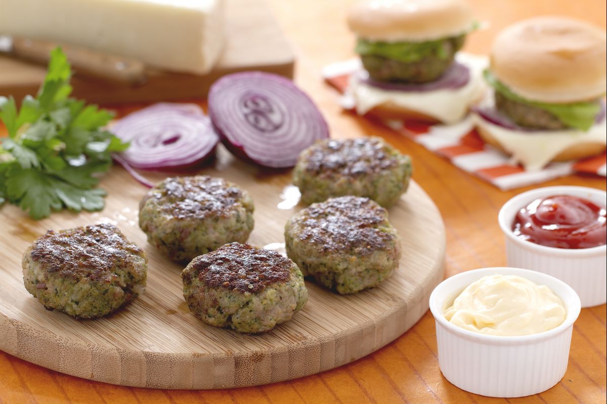 Aromatische Miniburger mit Käse