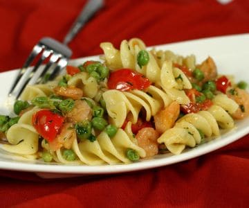 Fusilloni mit Erbsen, Garnelen und Cherrytomaten
