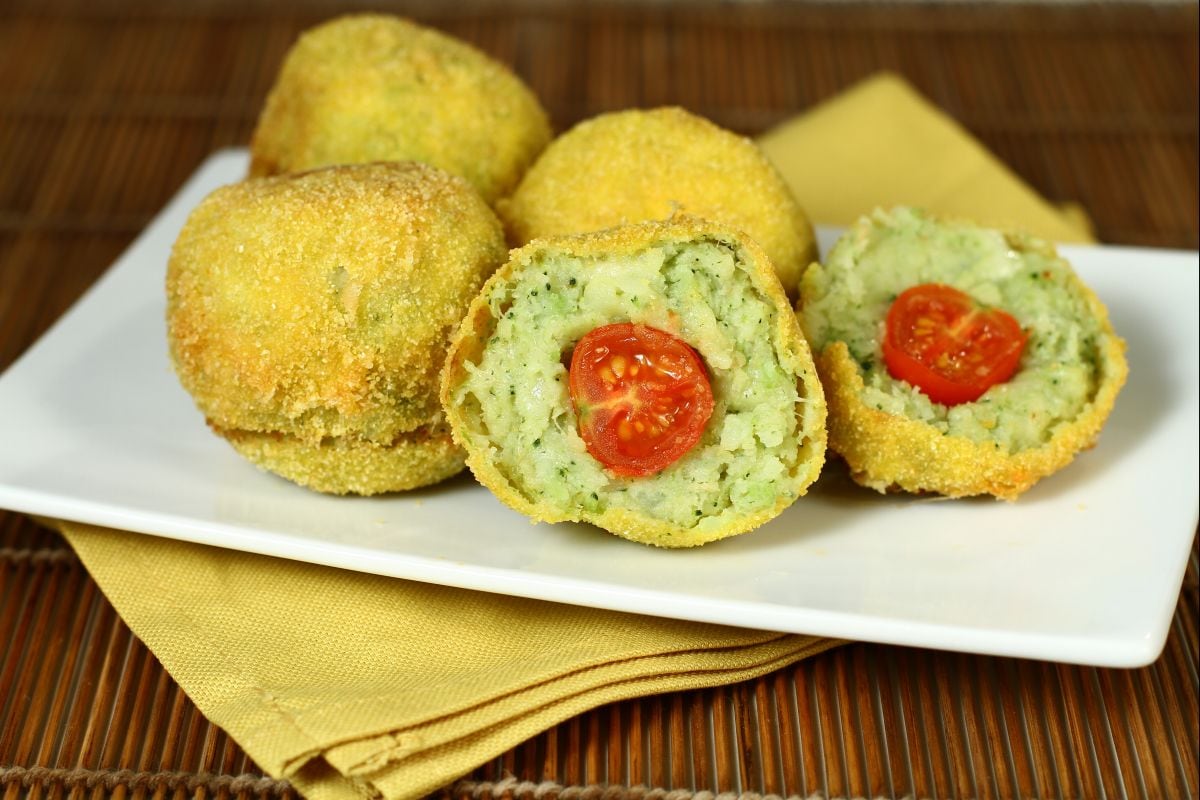 Kartoffel-Brokkoli-Kroketten mit Kirschtomatenfüllung