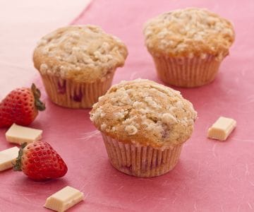 Weiße Schokolade und Erdbeermuffins