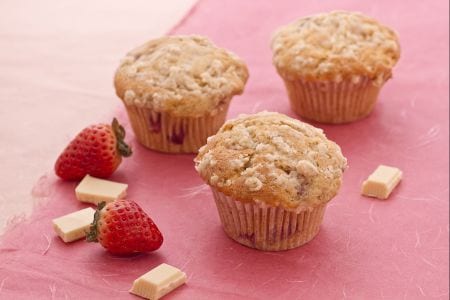 Weiße Schokolade und Erdbeermuffins