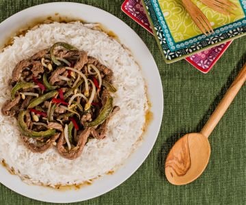 Würziges Rindfleisch mit Paprika und Sojasprossen