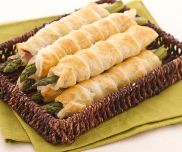 Blätterteig-Spargel mit Rohschinken