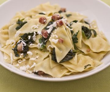 Maltagliati mit Spinat und gesalzener Ricotta