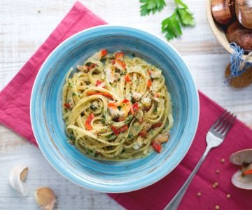 Tagliatelle mit Artischocken und Venusmuscheln