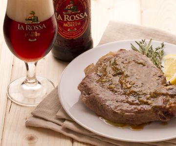 Schweinekoteletts mit Bier und Kräutern