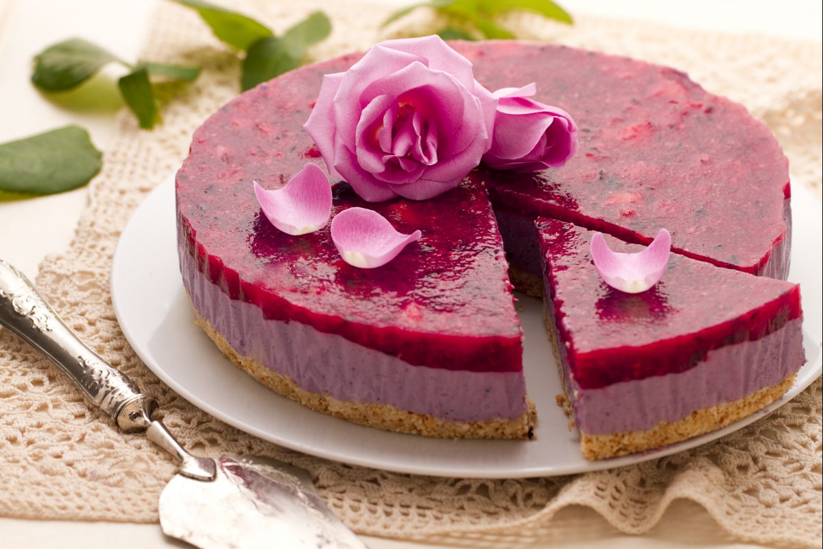 Käsekuchen mit Rosenduft