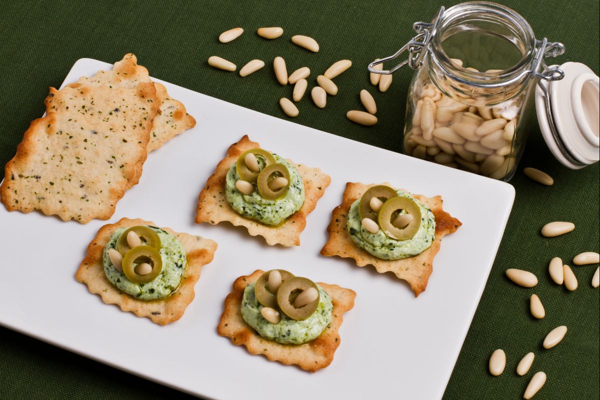 Blätterteig mit Oliven, Pesto und Ricotta