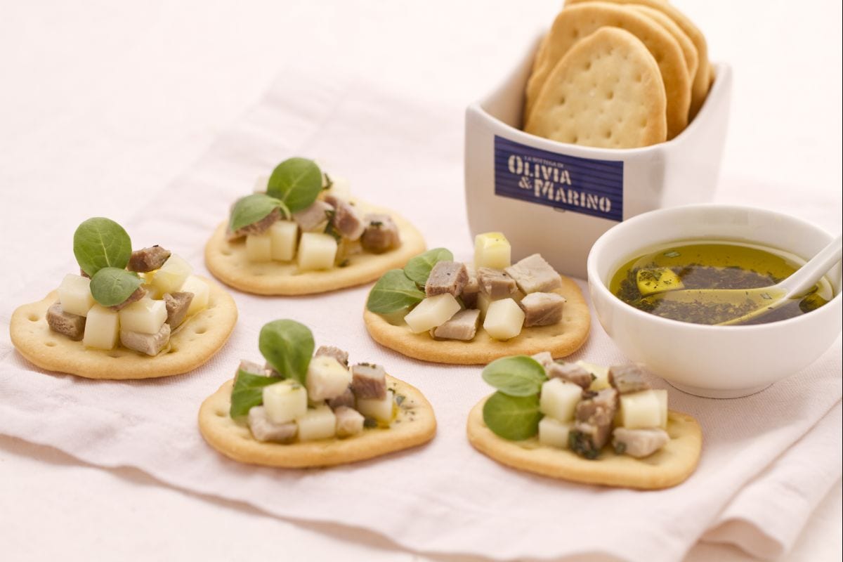 Fladenbrote mit Porchetta und Provolone
