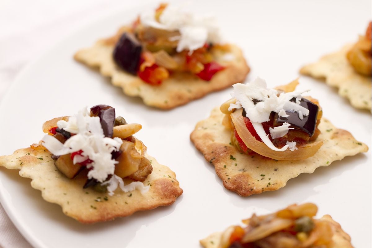 Caponata auf Olivenblätterteig