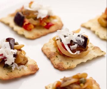 Caponata auf Olivenblätterteig