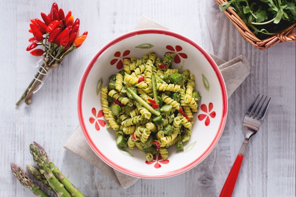Pasta mit Rucola-Pesto und Spargel