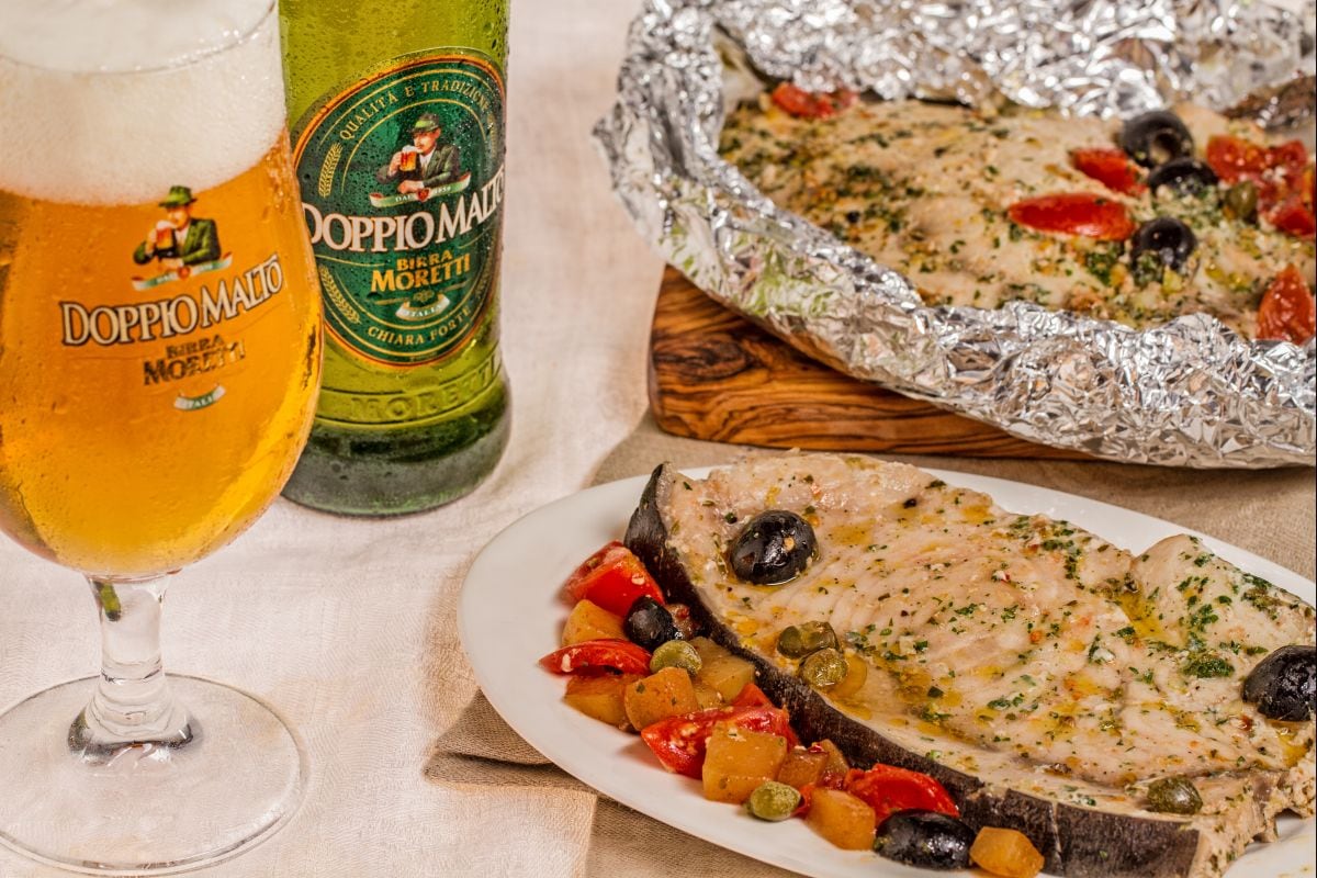 Schwertfisch in Bier-Papillote mit Kirschtomaten und Oliven