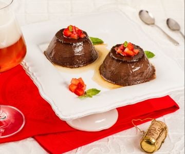 Dessert Schokolade Bier und Erdbeeren