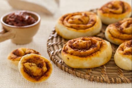 Schnecken mit Sardellenpaste