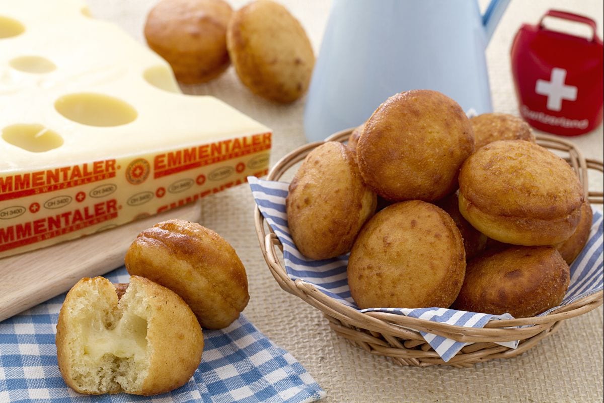Salzige Krapfen mit Kartoffeln und Emmentaler