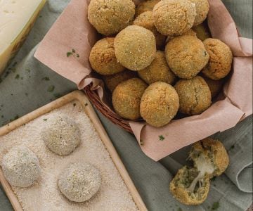 Artischockenbällchen mit herzhaftem Kern