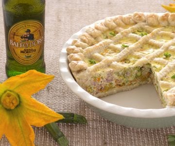 Rustikaler herzhafter Kuchen mit Bier