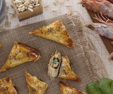 Blätterteigrollen mit Garnelen und Spinat