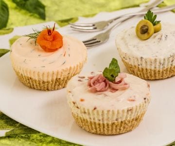 Trio von herzhaften Cheesecakes