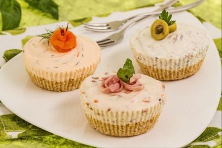 Trio von herzhaften Cheesecakes