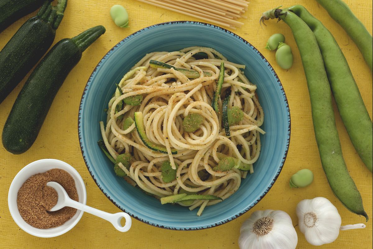 Pasta mit dicken Bohnen, Zucchini und Bottarga