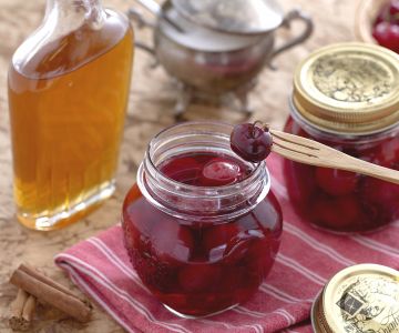 Kirschen in Sirup mit Portwein und Zimt