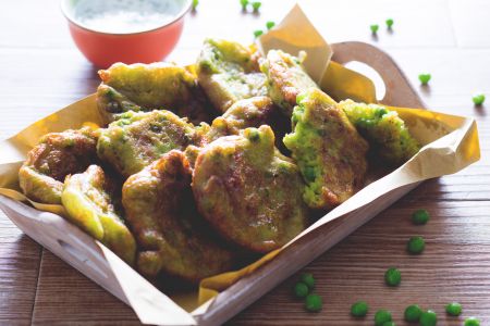 Erbsenpfannkuchen mit Joghurtsauce