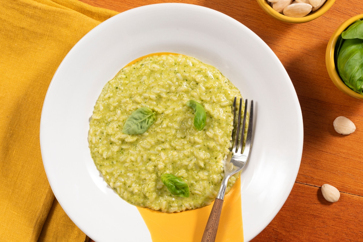 Risotto mit Zucchini-Pesto und Ziegenkäse