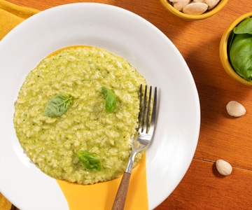 Risotto mit Zucchini-Pesto und Ziegenkäse