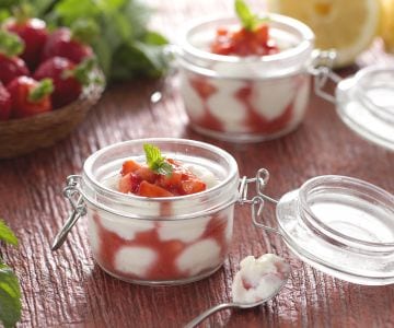 Ricotta- und Erdbeerbecher