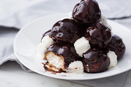 Profiteroles mit Schokolade