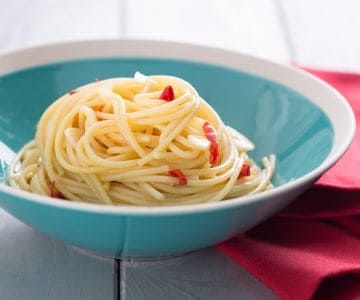 Spaghetti mit Knoblauch, Öl und Peperoni