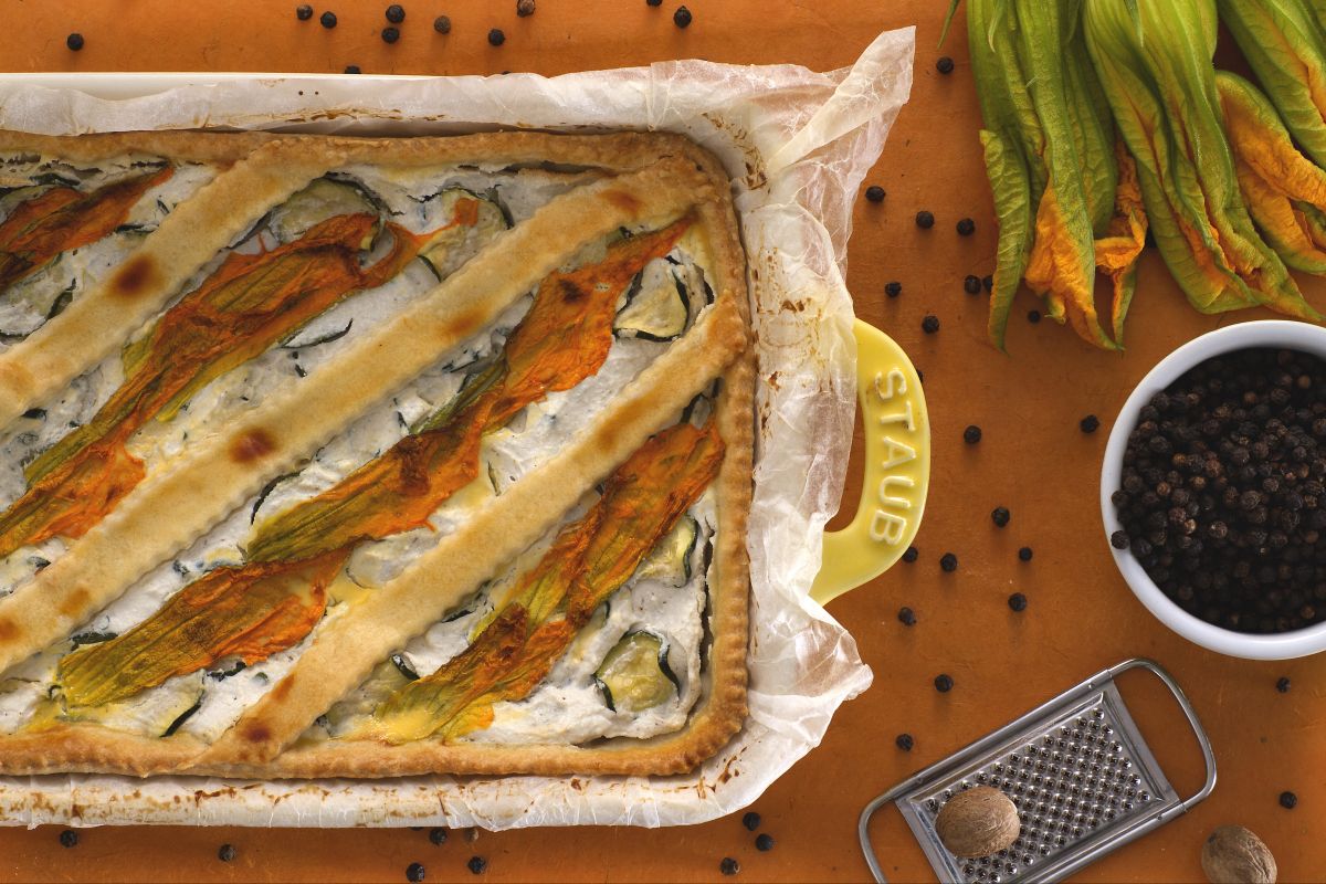 Pikante Torte mit Ricotta und Zucchiniblüten
