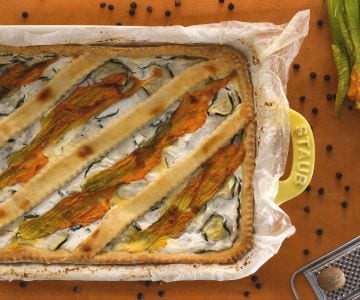 Pikante Torte mit Ricotta und Zucchiniblüten