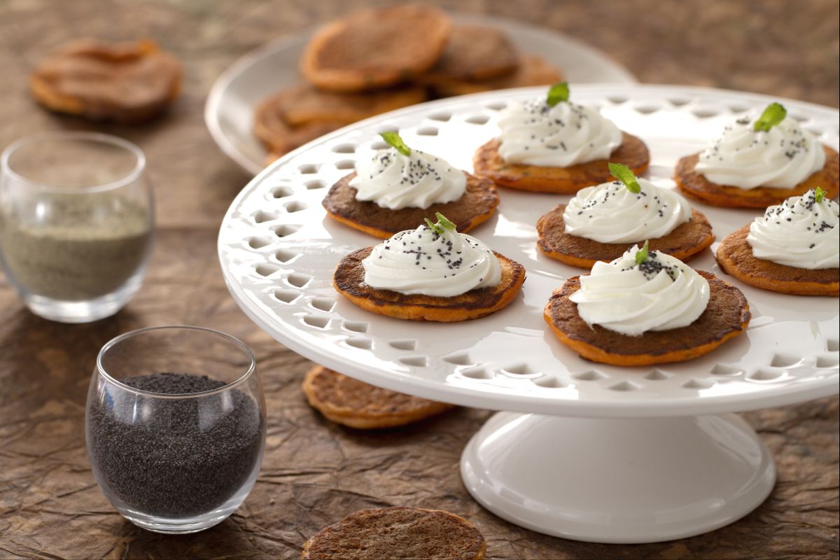 Herzhafte Tomaten-Basilikum-Pfannkuchen