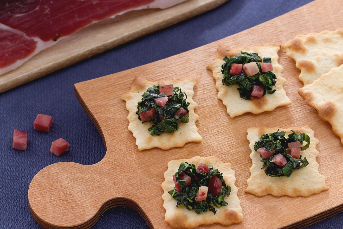 Blätterteig mit Speck und Schwarzkohl