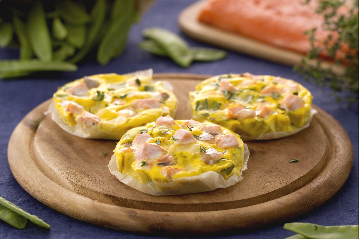 Lachs-Omeletts mit Thymian und Zuckerschoten