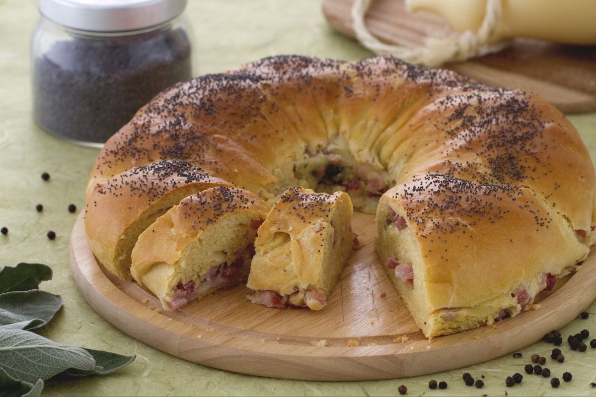 Herzhafter Käse-Speck-Gugelhupf