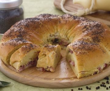 Herzhafter Käse-Speck-Gugelhupf
