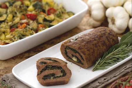 Hackbratenrolle mit Gemüseblech