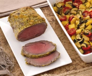 Roastbeef mit Zitrusfrüchten und Blechkartoffeln mit Zucchini und Kirschtomaten