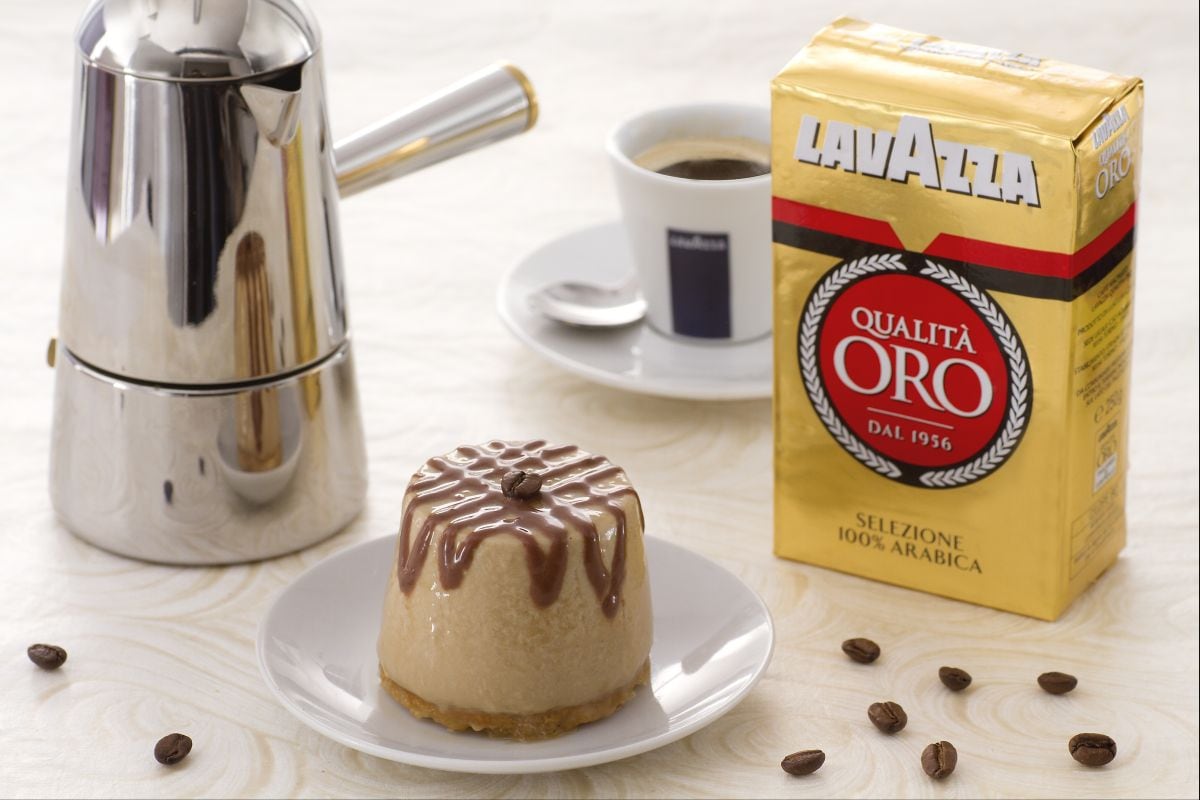 Cremiger Kaffee mit Mandelkeks