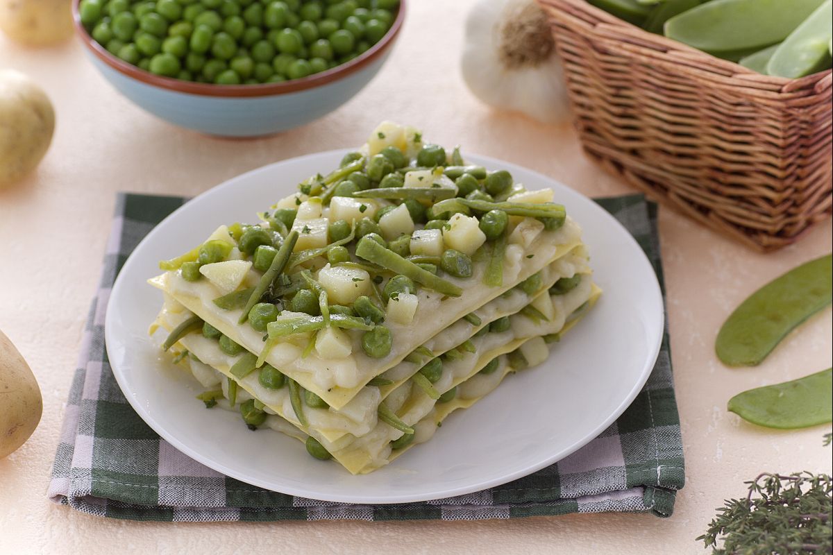 Lasagne mit grünen Bohnen, Kartoffeln und Erbsen