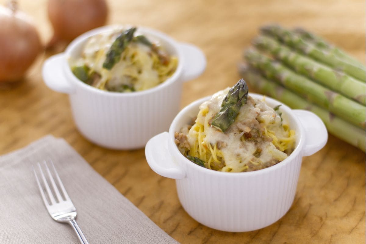 Auflauf von Tagliolini mit weißem Ragù
