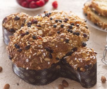 Schneller Colomba mit roten Früchten