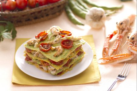 Lasagne mit Scampi, Kirschtomaten und Saubohnenpesto