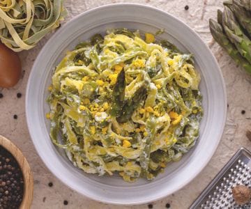 Paglia e fieno mit Spargel und Eiern