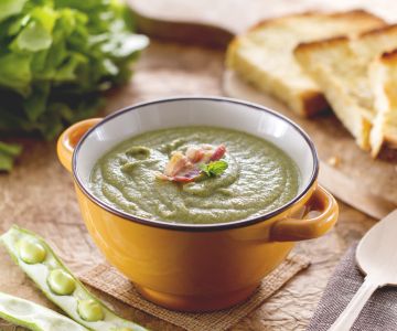 Bohnensuppe mit Endivien und Croûtons